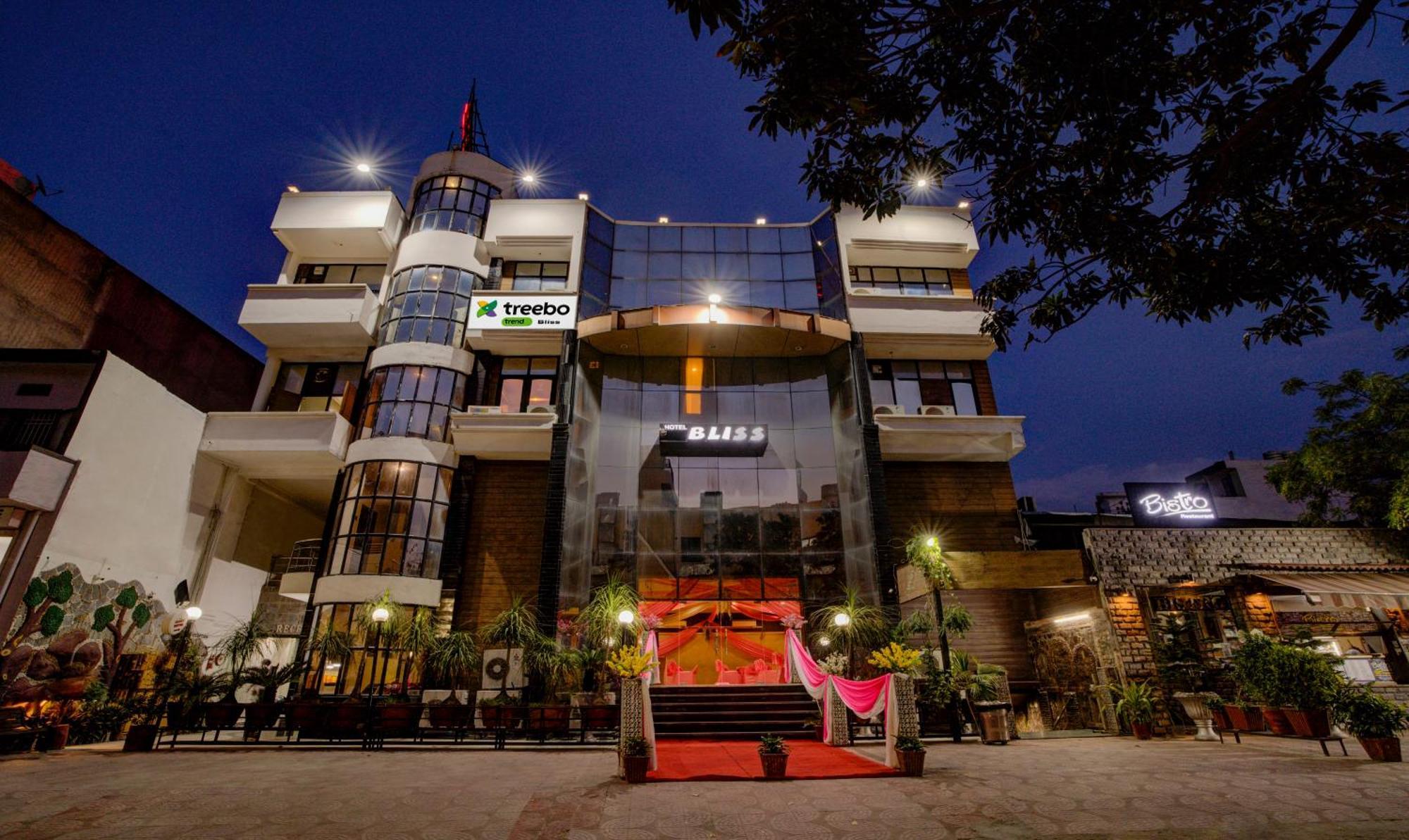 Hotel Treebo Bliss Divisione di Divisione di Jaipur Esterno foto